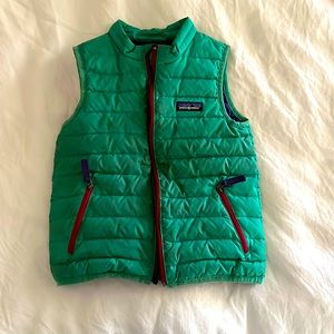 Kids down vest. Patagonia. Green and purple. Size 4T